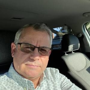 Meet your Posher, Javier